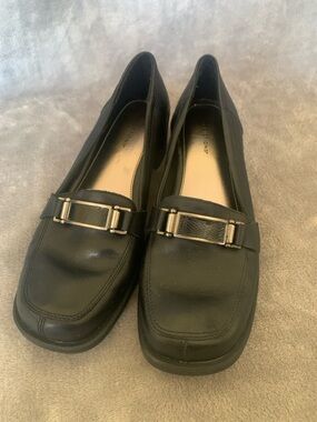 Predictions Women’s Black Leather Loafers with Metal Bit